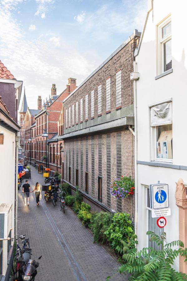Hostel Het Archief ซโวลเลอ ภายนอก รูปภาพ